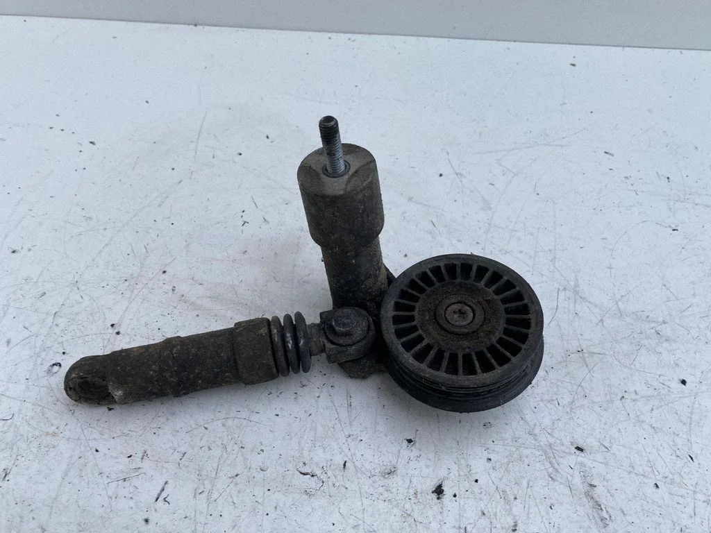 Generator/alternator belt tensioner – Volkswagen Passat B5 (1997-2000)
