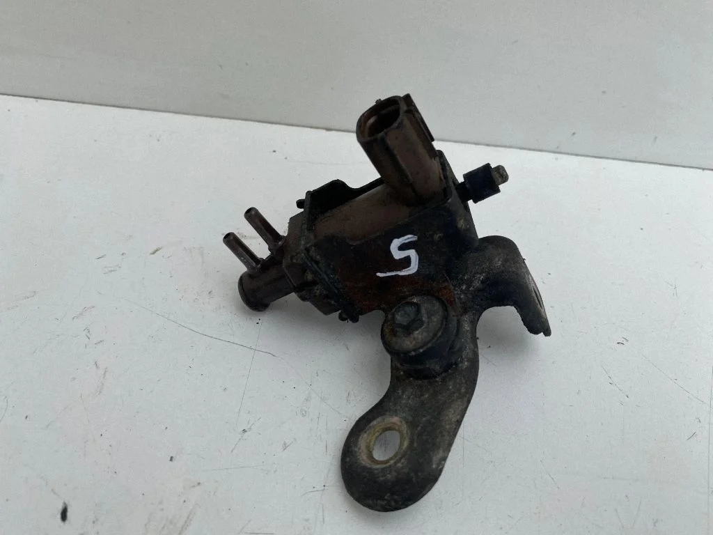 Turbo solenoid valve – Toyota Avensis T220 (2000-2003)