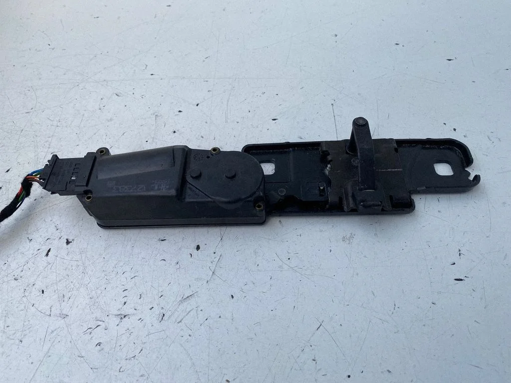 Tailgate/trunk/boot lift motor 4H0827383