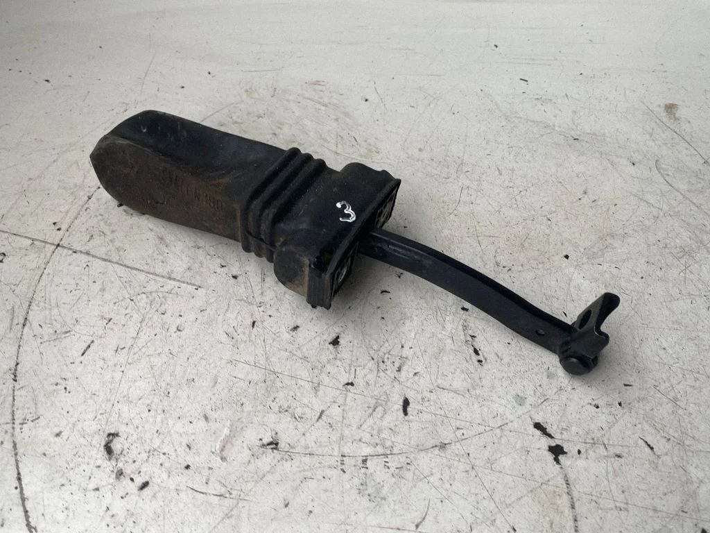 Front door check strap stopper 8V0837267