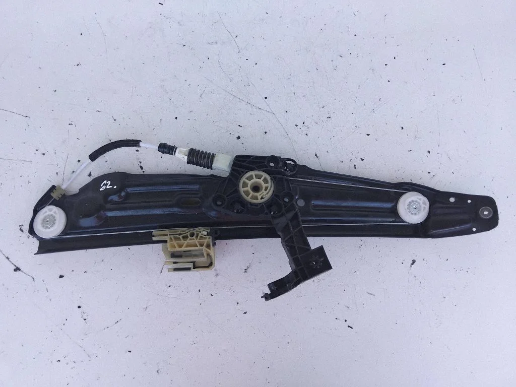 Aizmugurējā el. loga pacēlāja mehānisms bez motoriņa 7208018F18S
