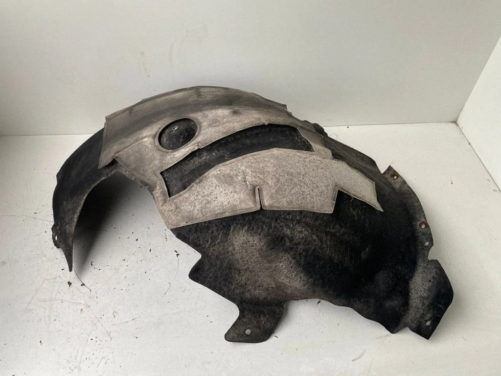 Rear arch fender liner splash guards