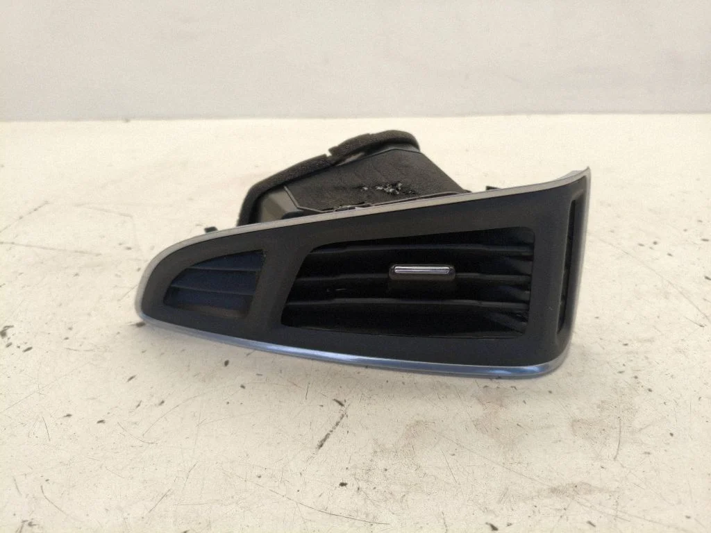 Dashboard side air vent grill/cover trim BM51018B09