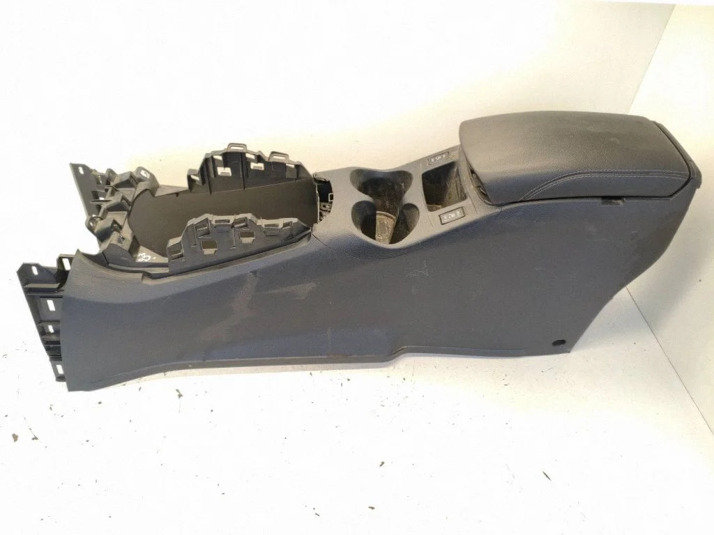 Keskkonsool – Nissan Qashqai (2014-2016)