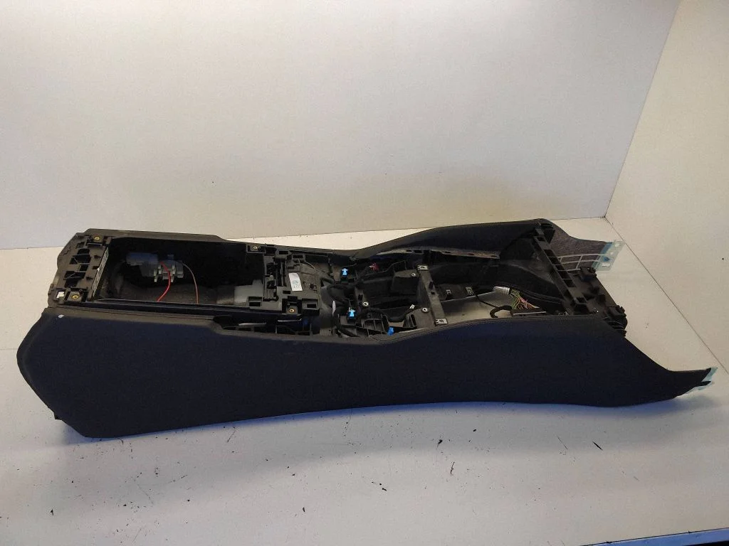Center console 105879363C