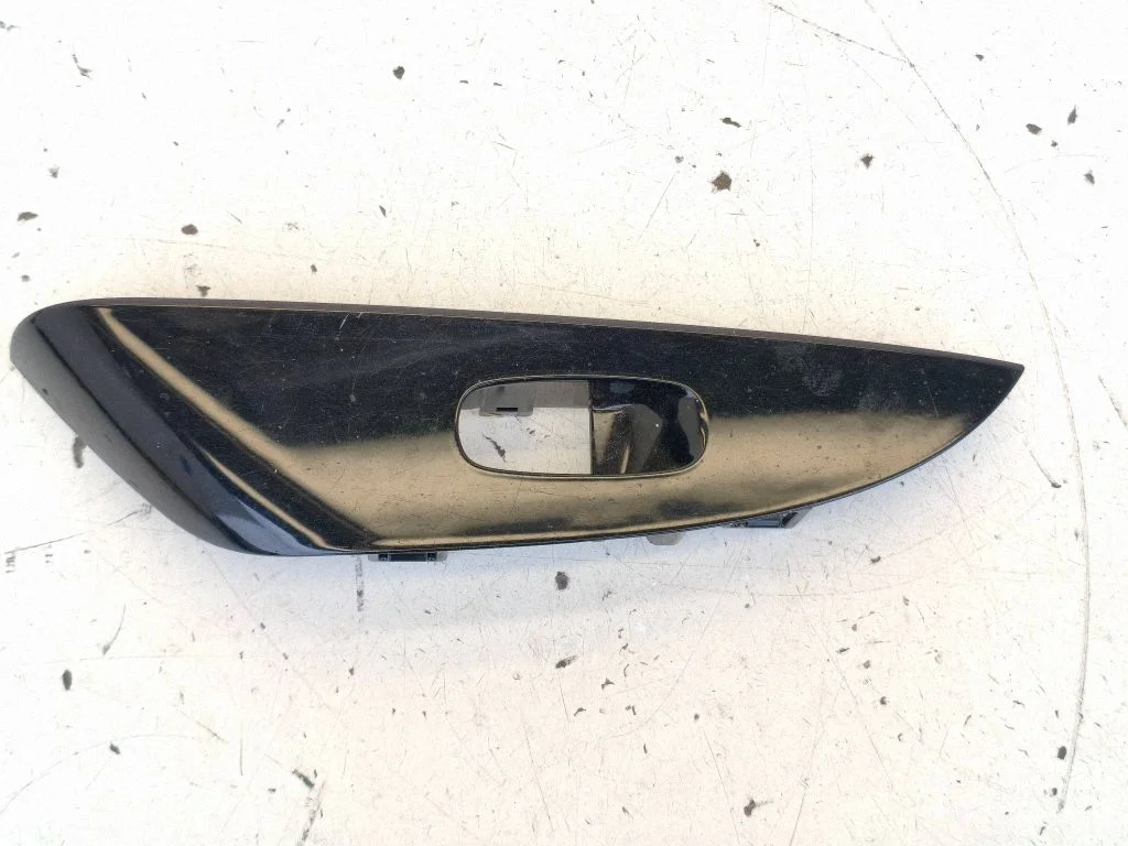 Rear door window switch trim 829613NL0A