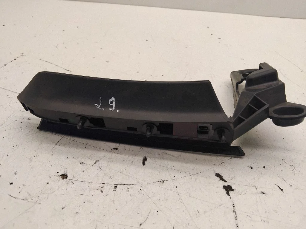 Cita priekšējo durvju apdares detaļa – Volkswagen e-Golf (2014-)