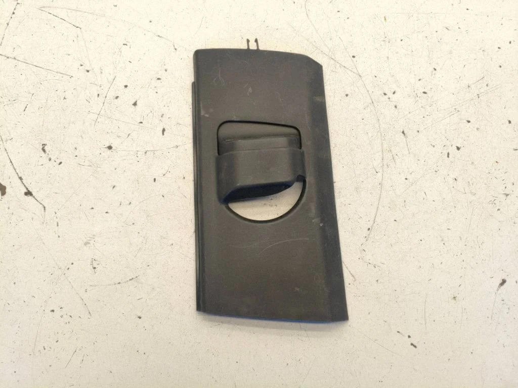 (B) pillar trim (top) P00810192 – NIO ES8 (2018-2023)