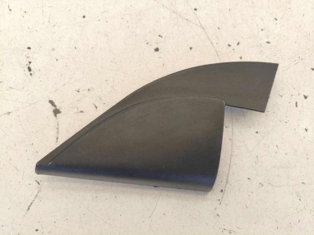 Spoguļa plastmasas apdare 876503Z000