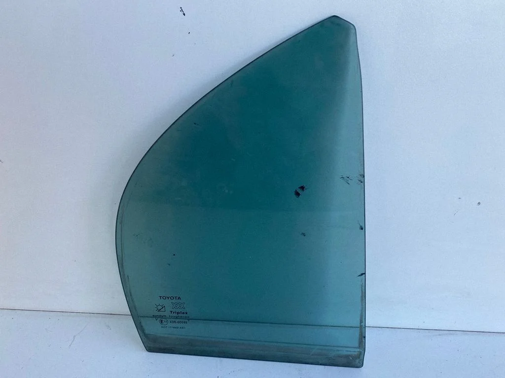 Rear vent window glass – right
