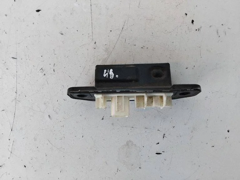 Tailgate opening switch – Toyota RAV 4 (XA50) (2018-)