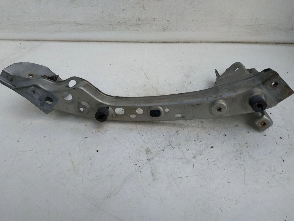 Front bodywork piece – Toyota Avensis T250 (2003-2006)