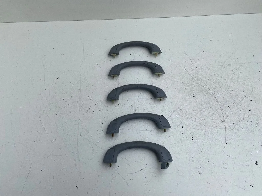 A set of handles for the ceiling 7460344020
