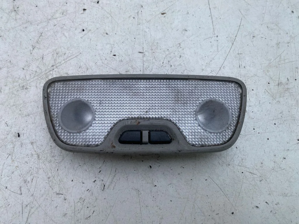 Aizmugurējo sēdvietu apgaismojuma lukturis 9178936