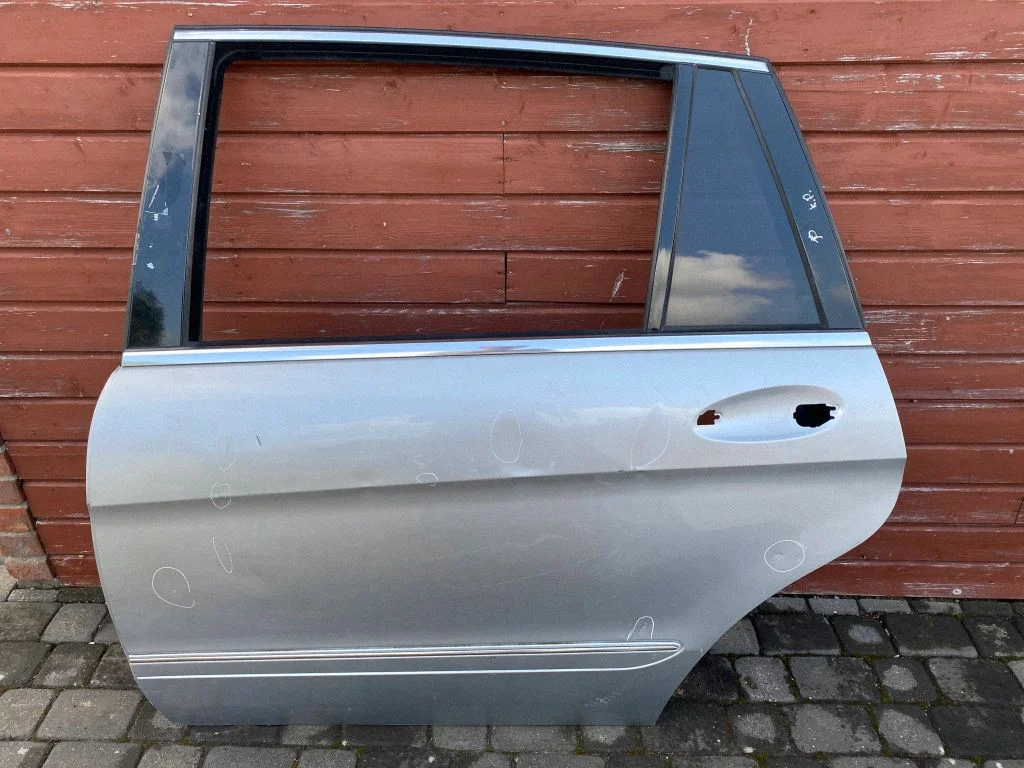 Rear door – rear left