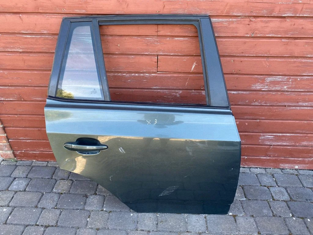 Rear door – right