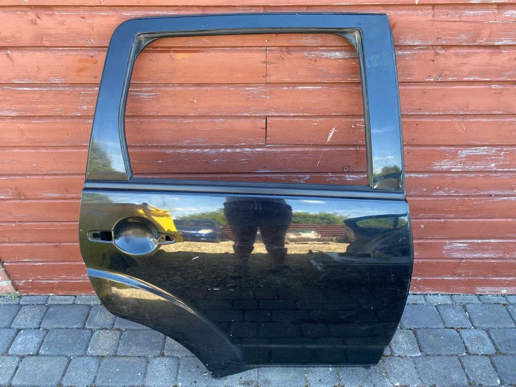 Rear door – right