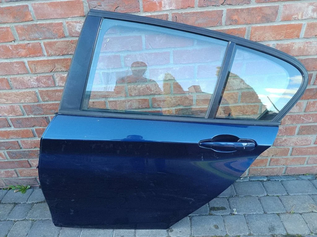 Rear door – rear left