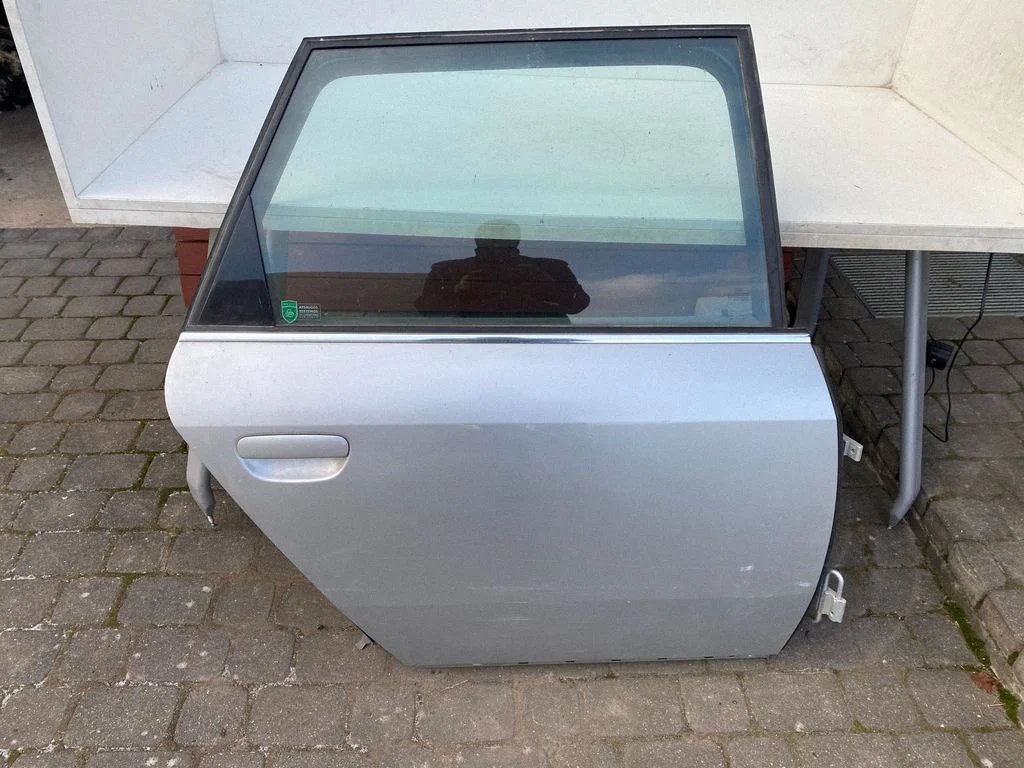 Rear door – right