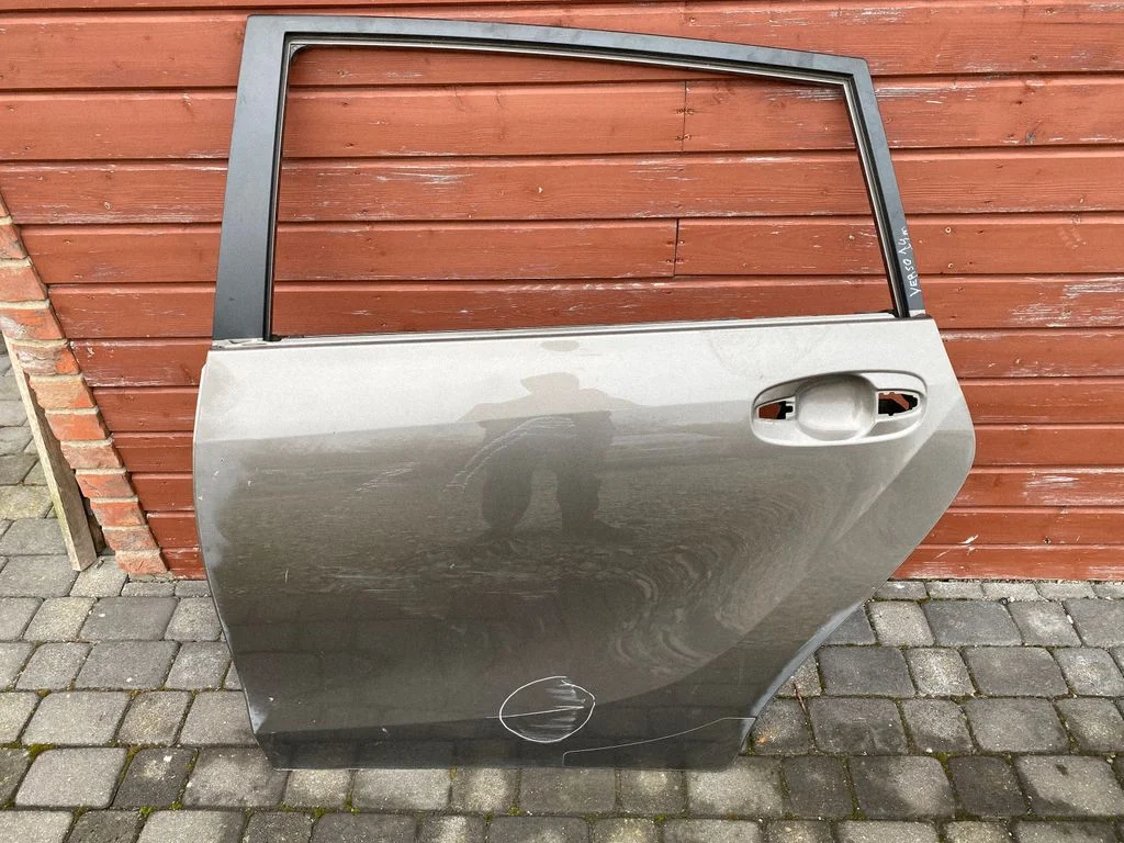 Aizmugurējās durvis – Toyota Verso (2009-2018), kreisā