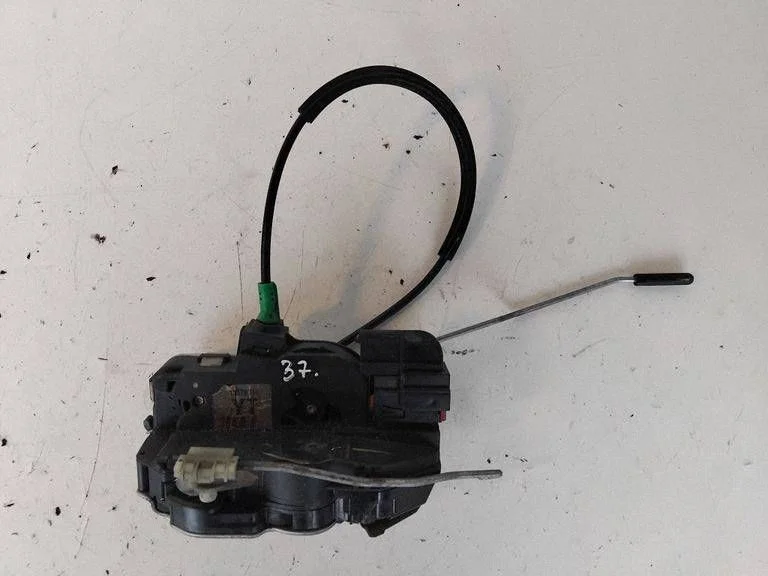 Aizmugurējo durvju slēdzene 3023881LH2