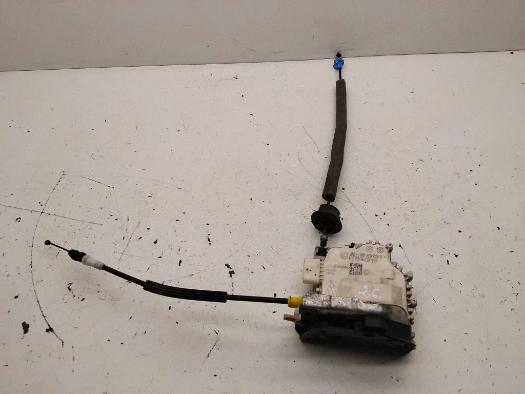 Rear door lock 8X0839015B