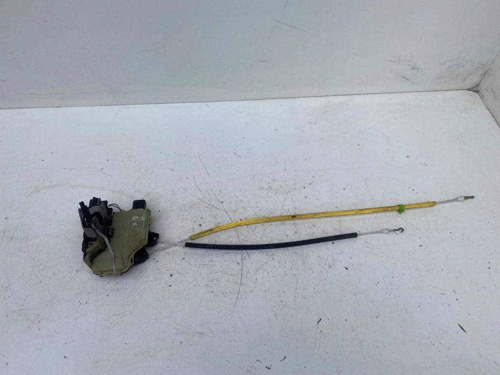 Rear door lock 4B0839015C