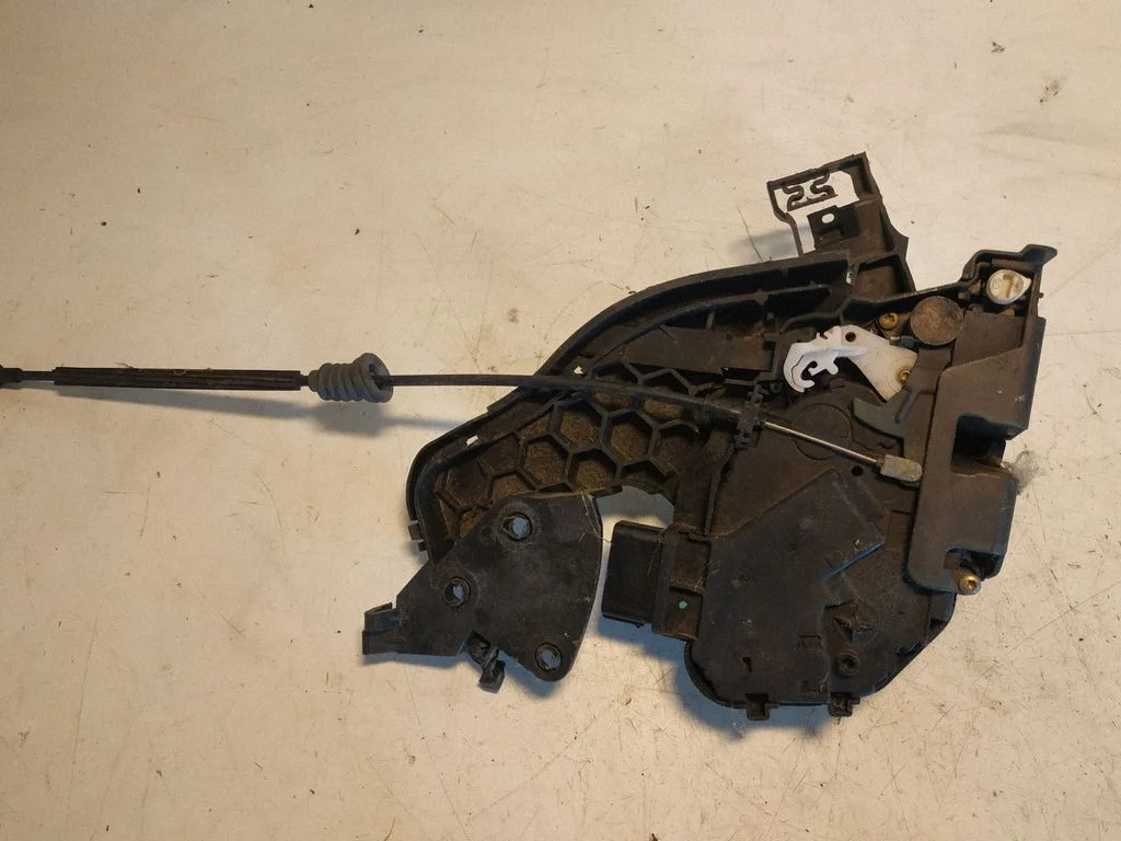 Rear door lock – Volvo V50 (2004-2007)