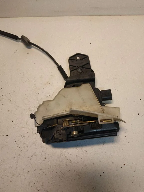 Rear door lock – Volkswagen Passat B5 (1997-2000)