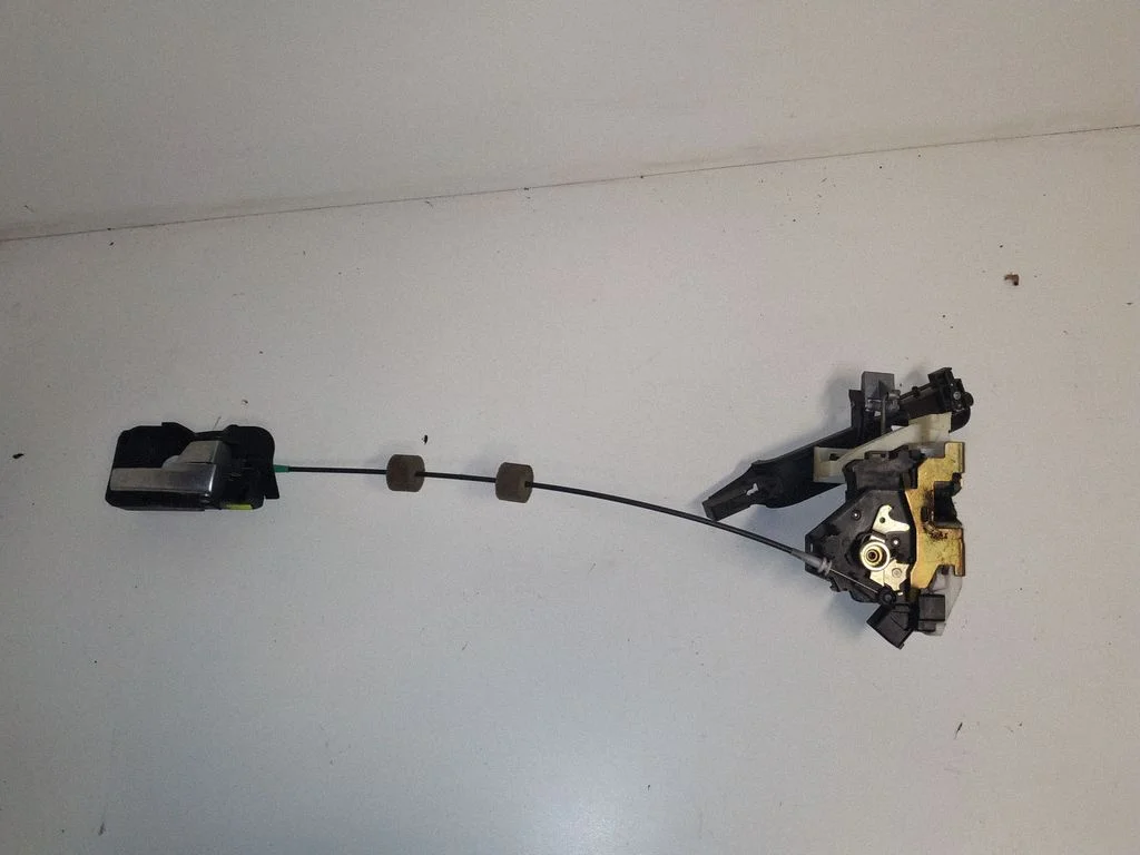 Zamek drzwi tylnych 2S4AA26412CB