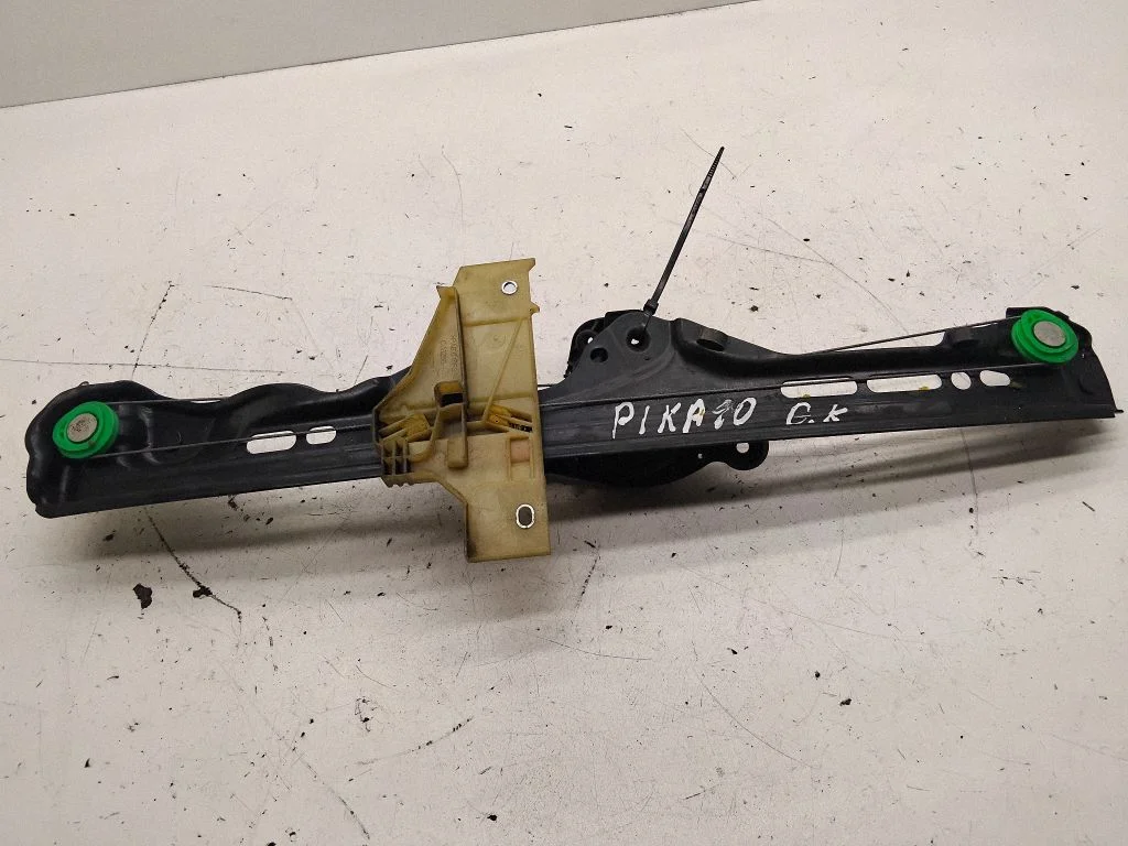 Aizmugurējā el. loga pacēlāja mehānisms bez motoriņa C06448101
