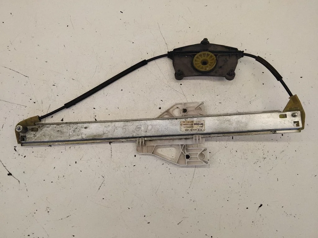 Aizmugurējā el. loga pacēlāja mehānisms bez motoriņa 8R0839462B
