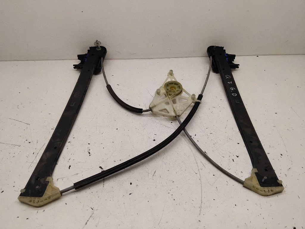 Aizmugurējā el. loga pacēlāja mehānisms bez motoriņa 4M0839462A