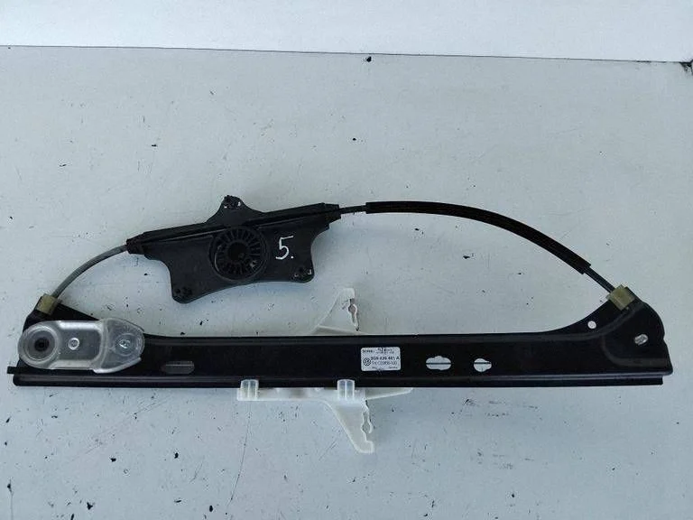 Aizmugurējā el. loga pacēlāja mehānisms bez motoriņa 3G9839461A
