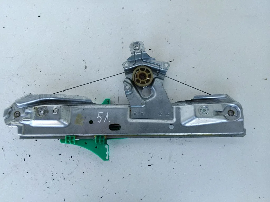 Aizmugurējā el. loga pacēlāja mehānisms bez motoriņa 915346105RH