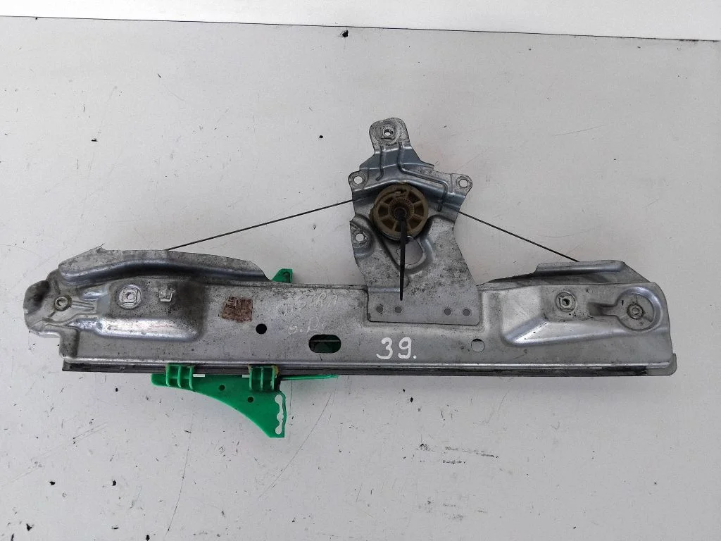 Aizmugurējā el. loga pacēlāja mehānisms bez motoriņa 915352101