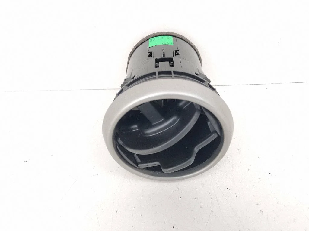 Armatuurlaua külje õhutusresti kate – Nissan Qashqai (2006-2010)