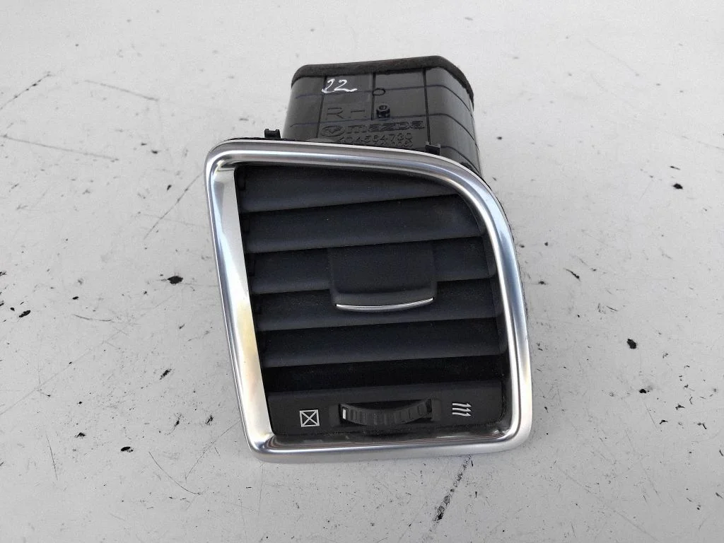 Dashboard side air vent grill/cover trim KD4564730