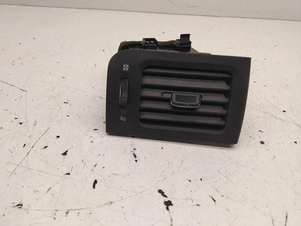 Dashboard side air vent grill/cover trim – Nissan X-Trail T31 (2007-2014)