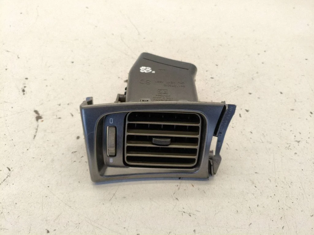Armatuurlaua külje õhutusresti kate – Subaru Impreza III (2008-2011)