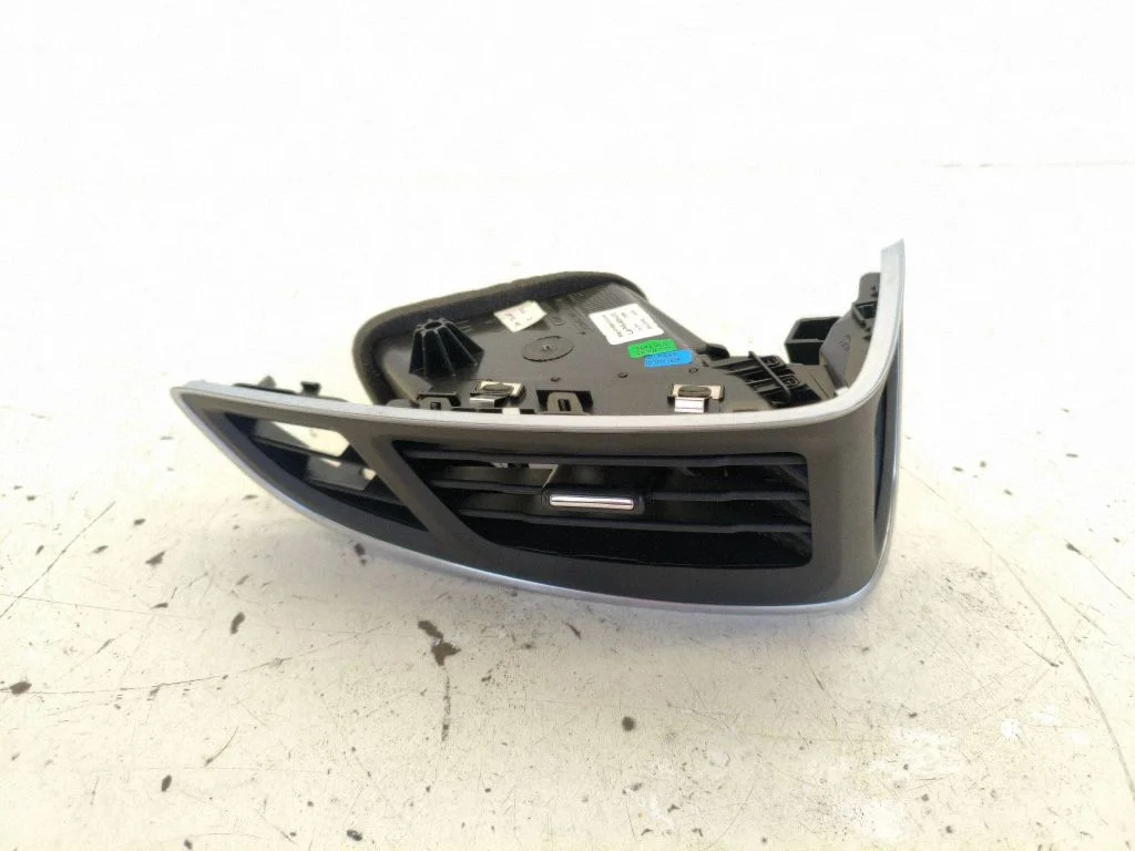 Dashboard side air vent grill/cover trim BM51018B08