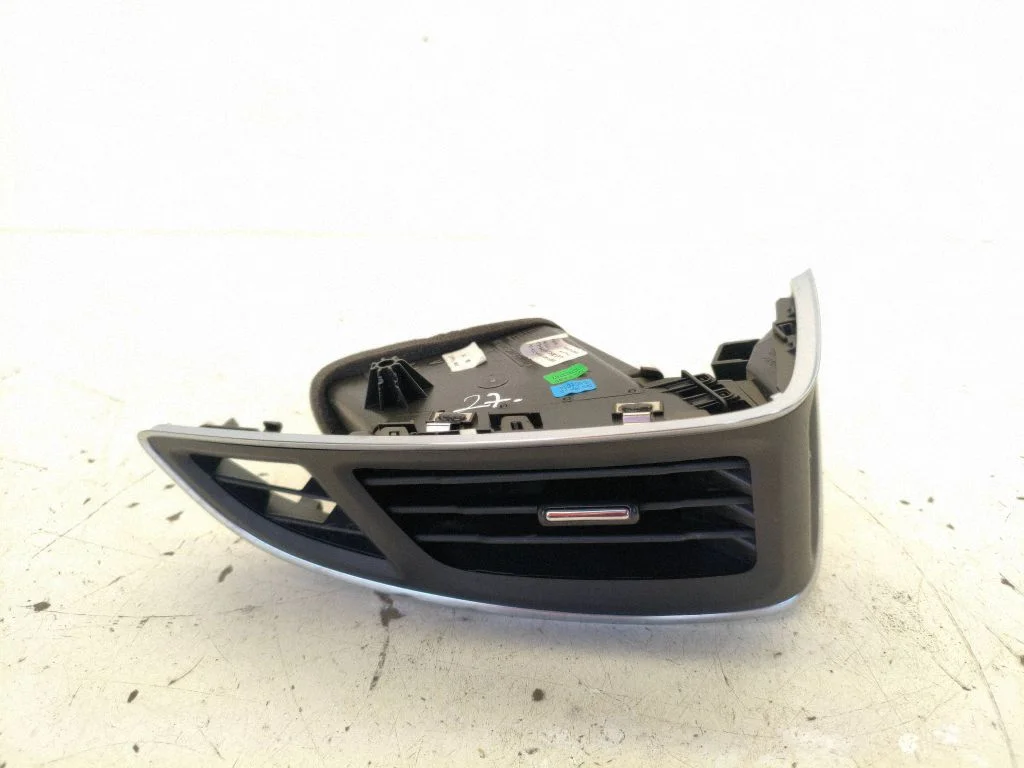 Dashboard side air vent grill/cover trim BM51018B08