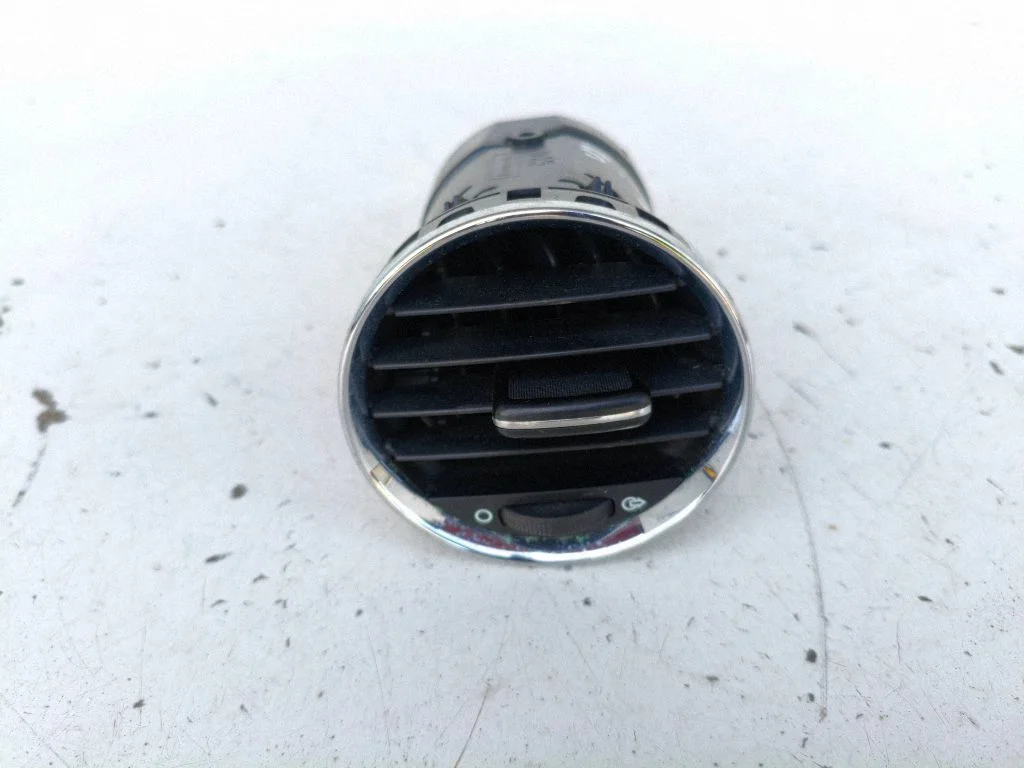 Armatuurlaua külje õhutusresti kate – Peugeot 308 (2007-2013)