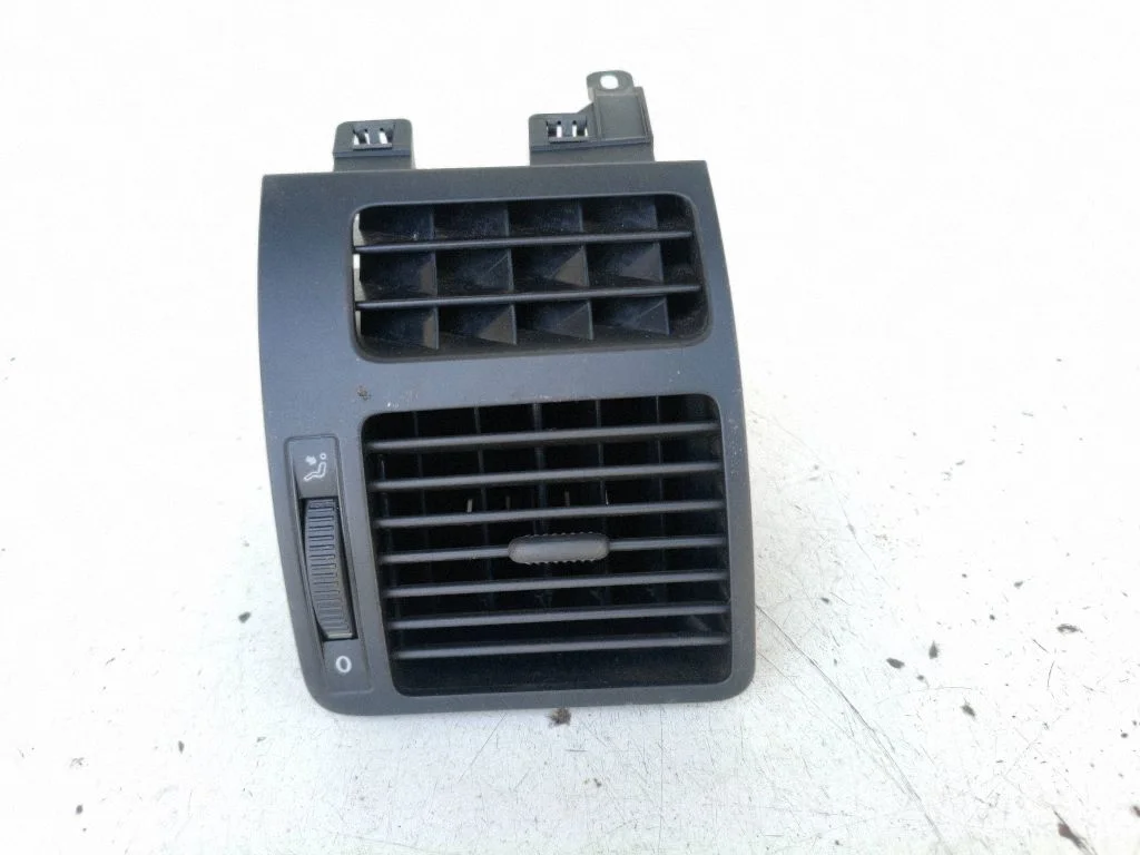 Dashboard side air vent grill/cover trim – Volkswagen Touran I (2003-2010)