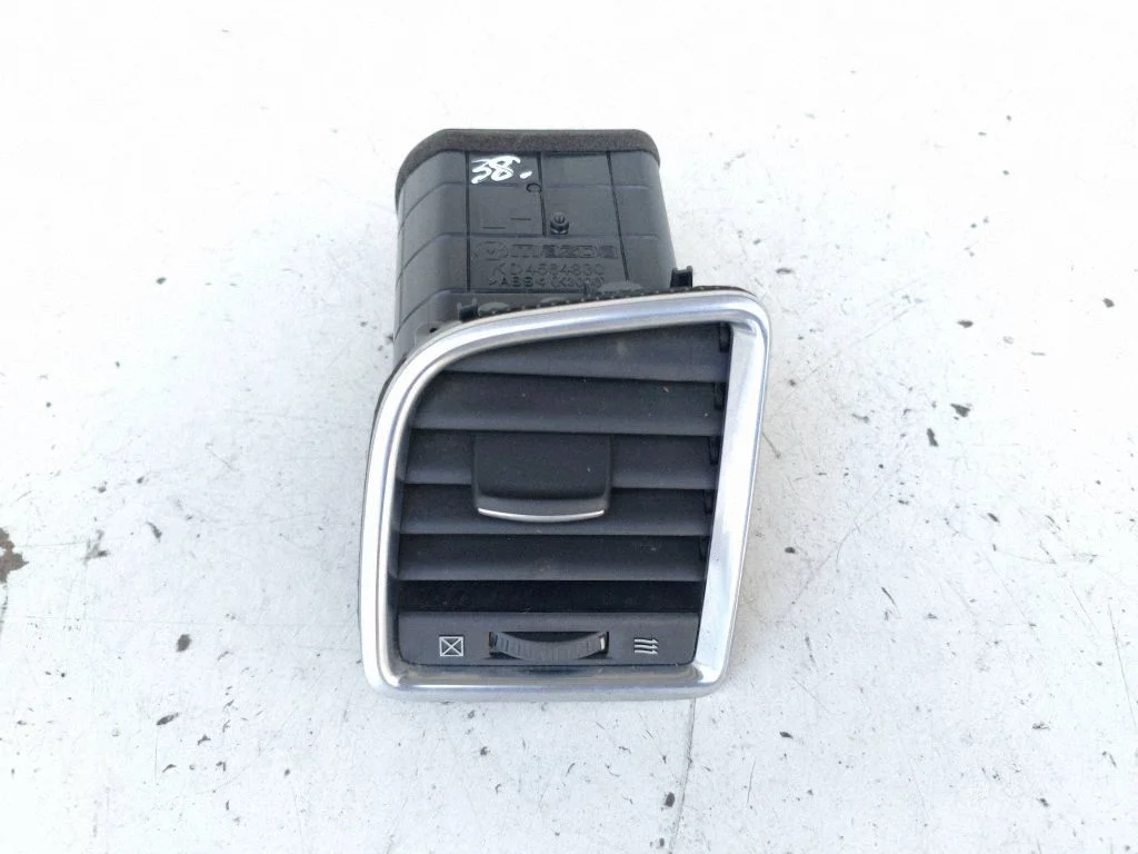 Dashboard side air vent grill/cover trim KD4564830