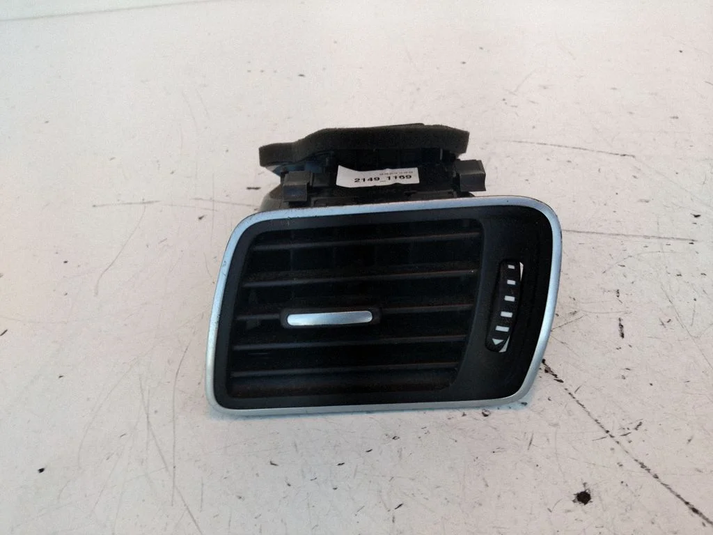Armatuurlaua külje õhutusresti kate – Volkswagen Passat CC (2008-2016)