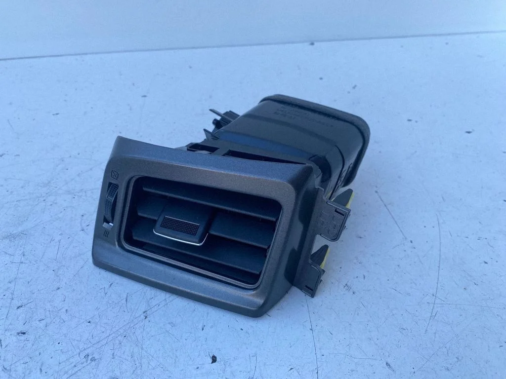 Dashboard side air vent grill/cover trim – Toyota RAV 4 (XA40) (2012-2018)