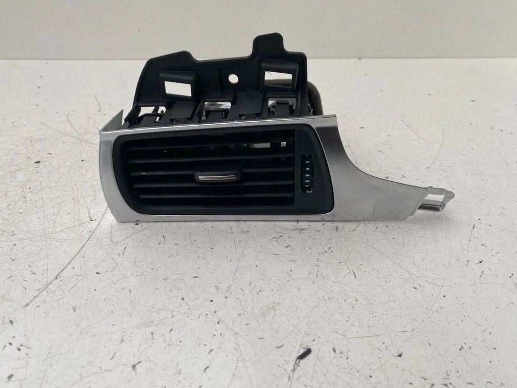 Armatuurlaua külje õhutusresti kate – Audi A6 S6 C7 4G (2011-2018)