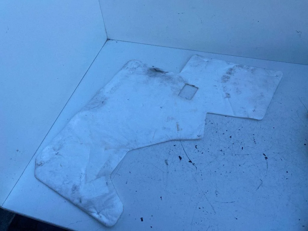 Cita priekšējo durvju apdares detaļa 923022Y0109P
