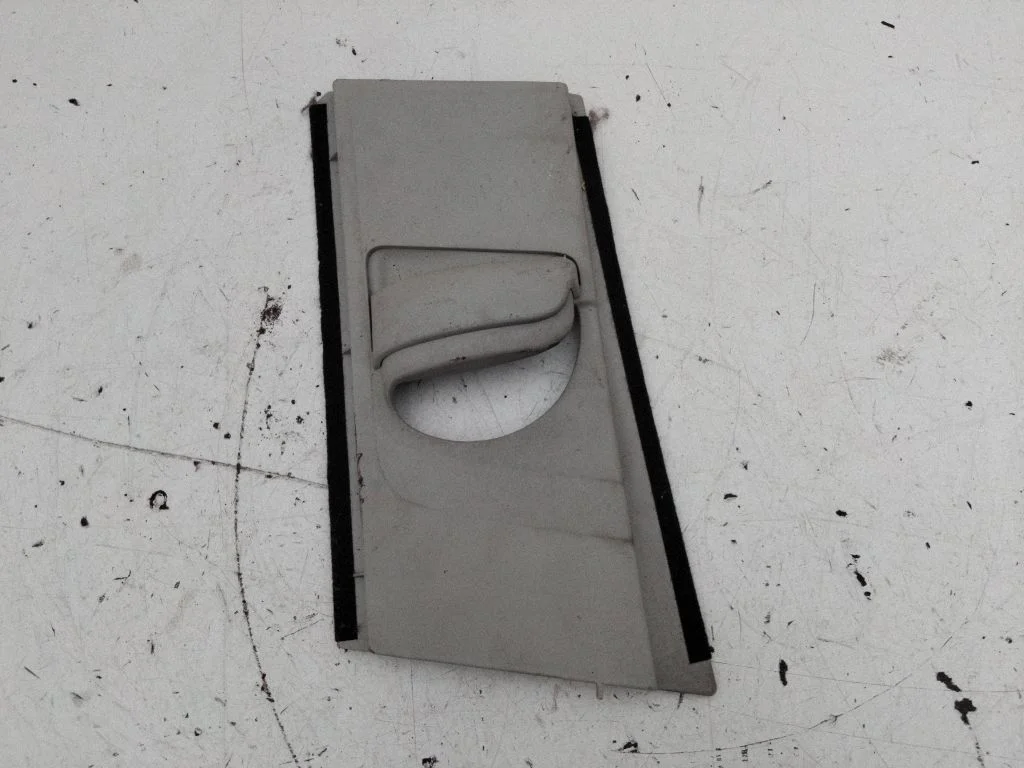 (B) pillar trim (top) – Volvo V40 (2012-2019)